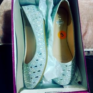 New, Link little girl dress shoe, size 3 Silver rhinestone.